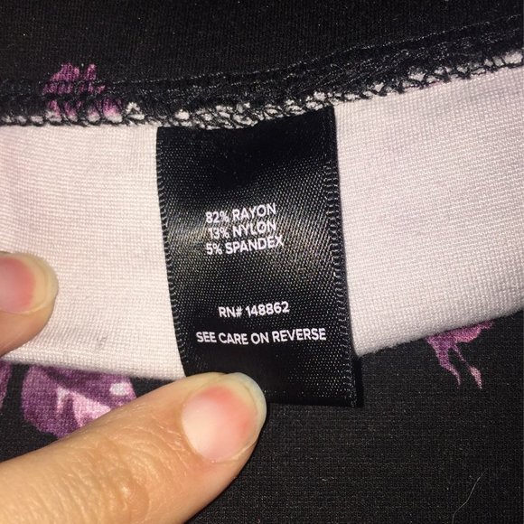 Torrid BLACK FLORAL PONTE STRETCH PULL-O - Picture 7 of 8